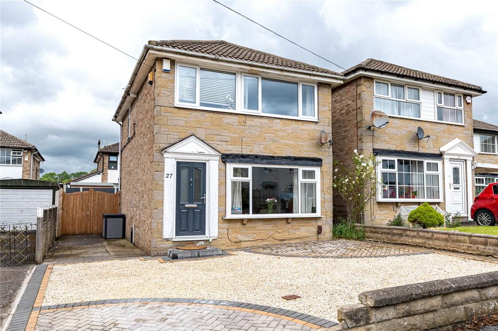 West Lea Gardens, Leeds, West Yorkshire 3 bed detached house for sale