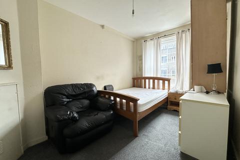 2 bedroom flat for sale, Lycette House, New Park Road, Brixton Hill, SW2