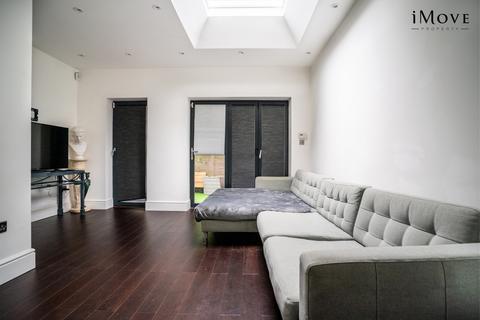2 bedroom flat for sale, Samos Road, London SE20