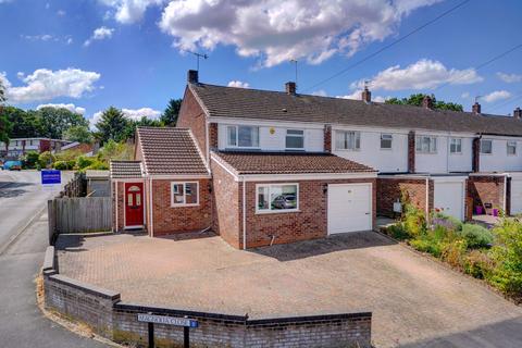 3 bedroom terraced house for sale, Magnolia Close, Drakes Broughton, WR10