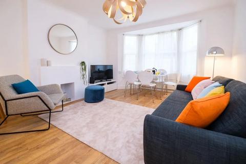 2 bedroom flat to rent, Colby Road, SE19