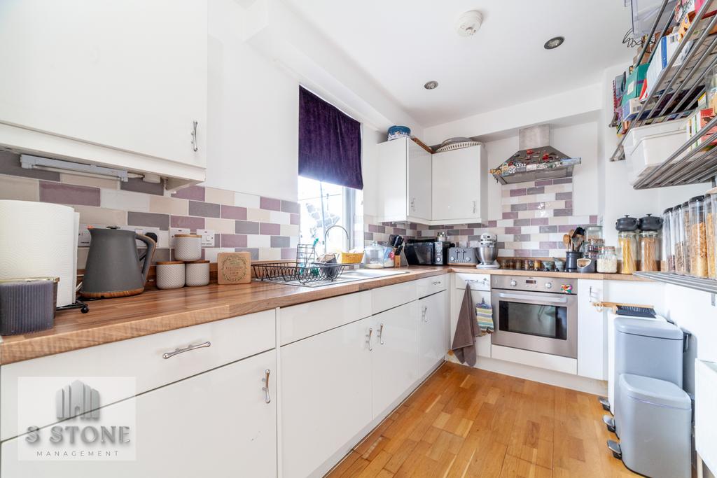 2 Bedroom Apartment for Rent   French House, SE19