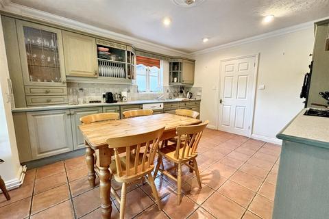 4 bedroom detached house for sale, Weymouth