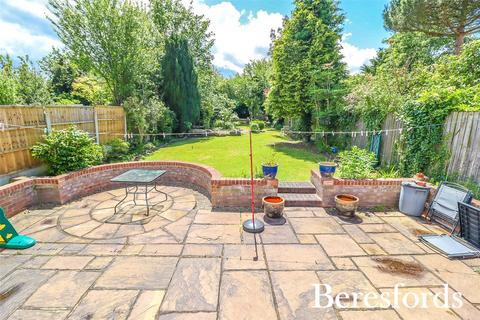 5 bedroom semi-detached house for sale, Waldegrave Gardens, Upminster, RM14