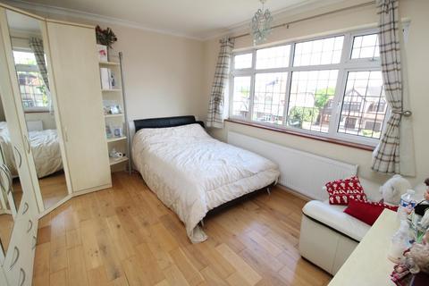 5 bedroom semi-detached house for sale, Waldegrave Gardens, Upminster, RM14
