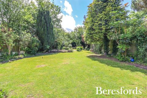 39 Waldegrave Gardens, Upminster, RM14 1UT