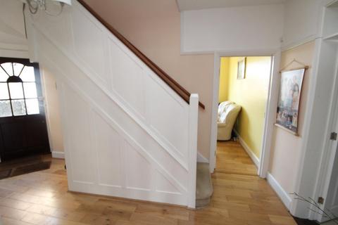 39 Waldegrave Gardens, Upminster, RM14 1UT