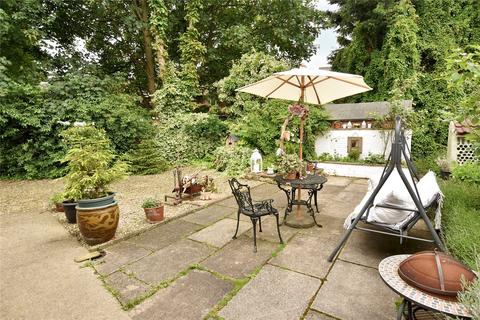 2 bedroom terraced house for sale, Hawkswood Grove, Kirkstall, Leeds