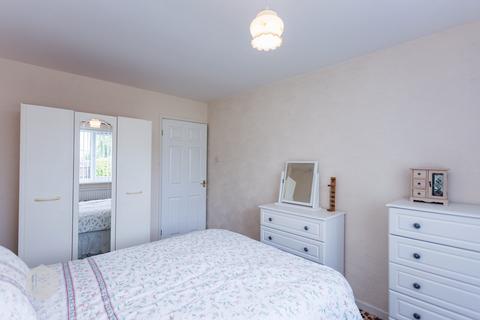 2 Fulwood Close, Bury, BL8 2TL