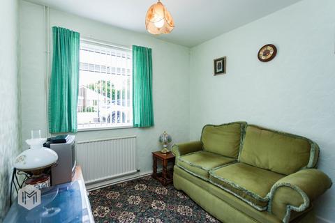2 Fulwood Close, Bury, BL8 2TL