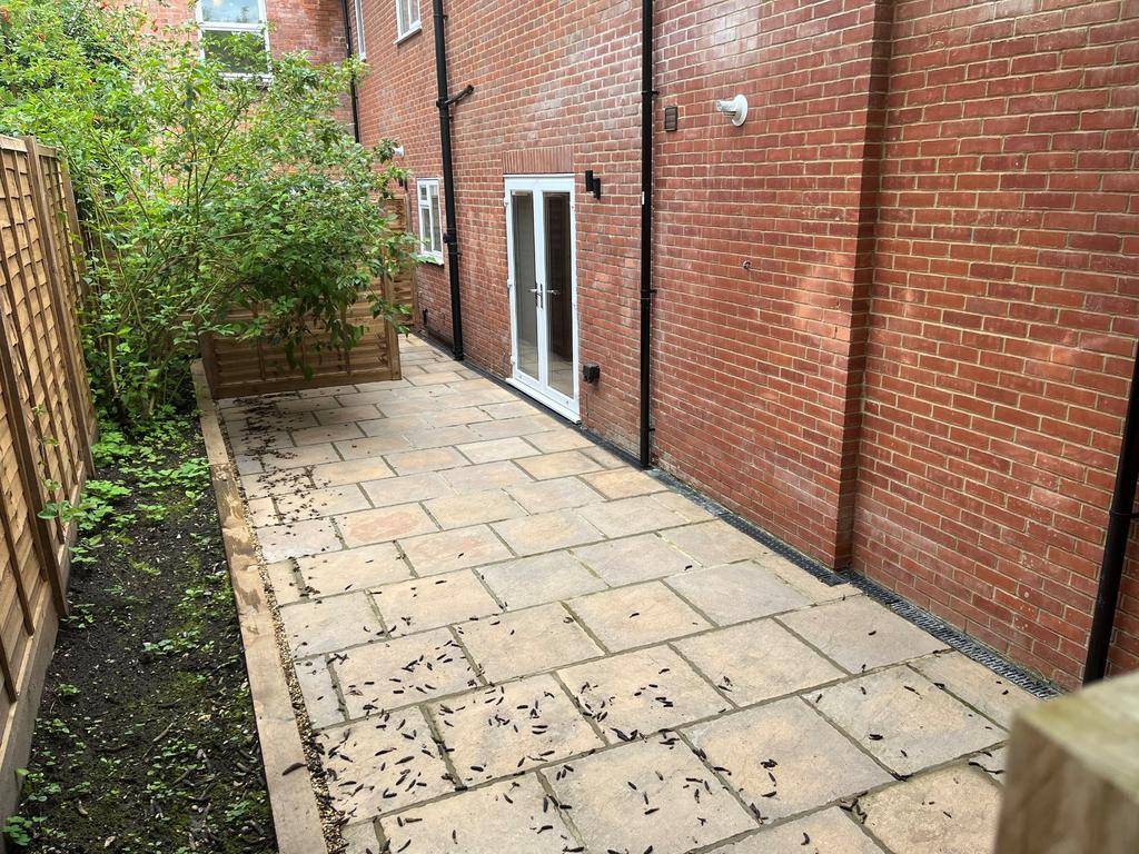 Enclose Private Patio Garden
