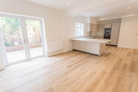 3 Kings Road, Ascot, SL5 9AD