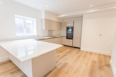 3 Kings Road, Ascot, SL5 9AD