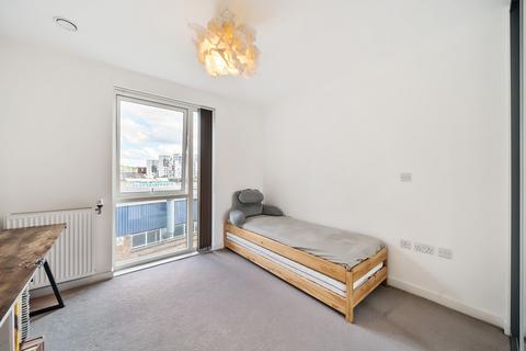 2 bedroom apartment for sale, Creekside, London