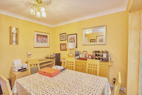 26 Pettits Close, Romford, RM1 4EB