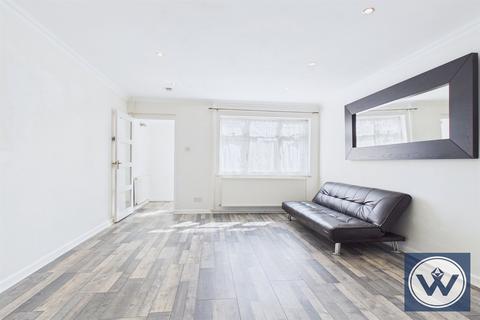 2 bedroom terraced house to rent, Cleave Avenue, UB3