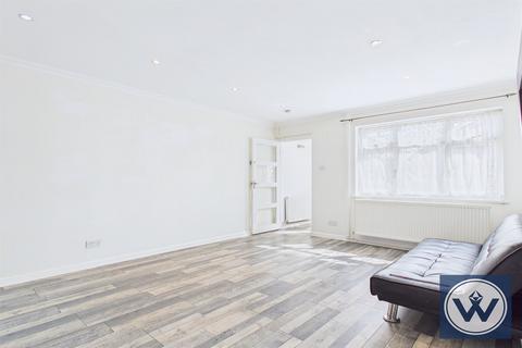 2 bedroom terraced house to rent, Cleave Avenue, UB3
