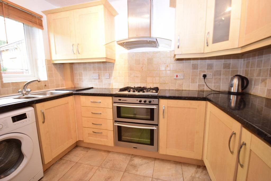 Wood Green, Basildon, SS13 2 bed terraced house to rent £1,500 pcm (£