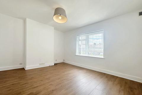2 bedroom apartment to rent, Church Road, WEST DRAYTON, Middlesex