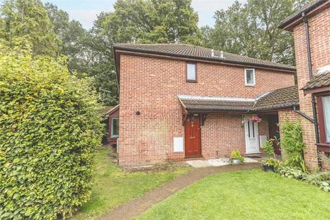 2 bedroom end of terrace house to rent, Langtons Meadow, Farnham Common SL2