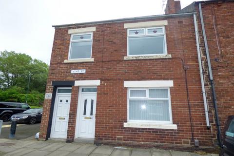 3 bedroom flat to rent, Vine Street, South Shields