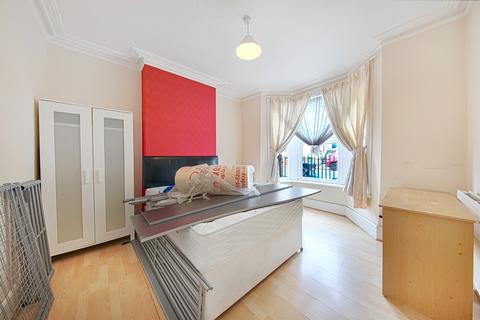 5 bedroom terraced house to rent, Doggett Road, London, Greater London, SE6 4QA