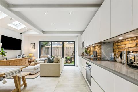 2 bedroom apartment for sale, Tregarvon Road, SW11