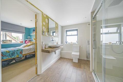 4 bedroom detached bungalow to rent, Staines-Upon-Thames,  Surrey,  TW18