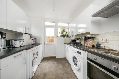 2 bedroom apartment to rent, Rothesay Avenue, Wimbledon