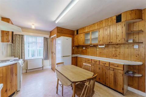 3 bedroom bungalow for sale, Chequerfield Avenue, Pontefract, West Yorkshire, WF8