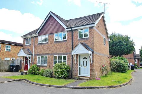 13 Bloomfield Close, Knaphill, Woking, GU21 2BL