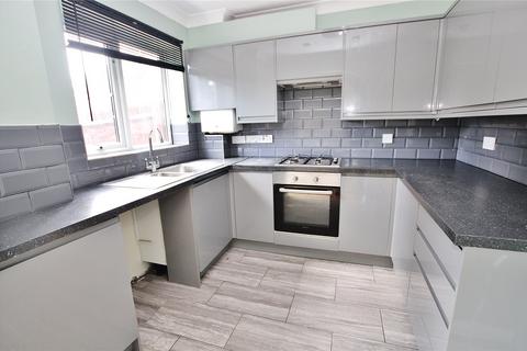 13 Bloomfield Close, Knaphill, Woking, GU21 2BL