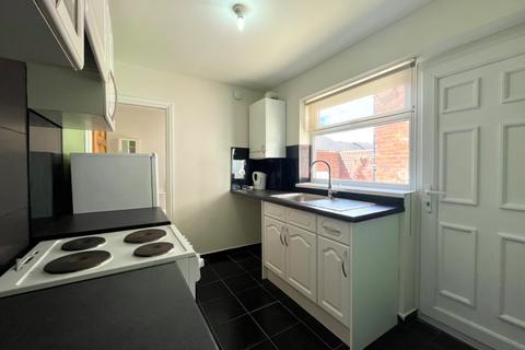 2 bedroom ground floor flat to rent, Ada Street, South Shields