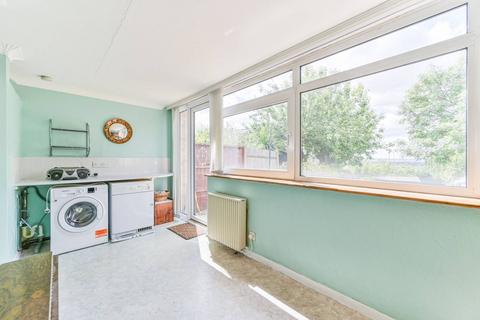 10 White Lodge, London, SE19 3HS