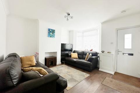 2 bedroom end of terrace house to rent, Newport Road, Aldershot