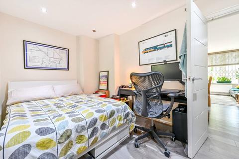 2 bedroom flat to rent, Hillsborough Court, St John's Wood, London, NW6