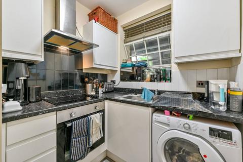 2 bedroom flat to rent, Hillsborough Court, St John's Wood, London, NW6