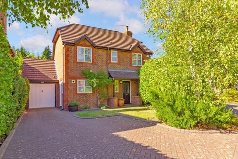 4 bedroom detached house for sale, Greenside Park, Luton, Bedfordshire, LU2 7JF