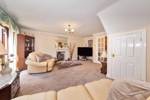 4 bedroom detached house for sale, Greenside Park, Luton, Bedfordshire, LU2 7JF