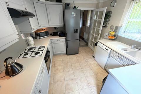 11 Greenside Park, Luton, LU2 7JF