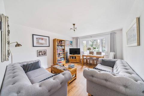 2 bedroom flat for sale, Foxhills, Woking, GU21