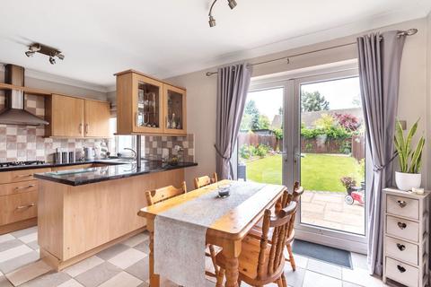 10 Colbert Drive, Leicester, LE3 2JB