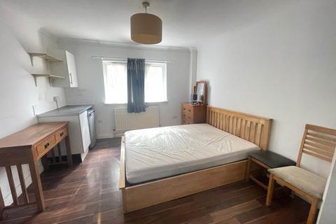 103 Central Avenue, Hayes, UB3 2BP