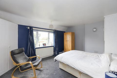 2 Boythorpe Crescent, Chesterfield, S40 2NX