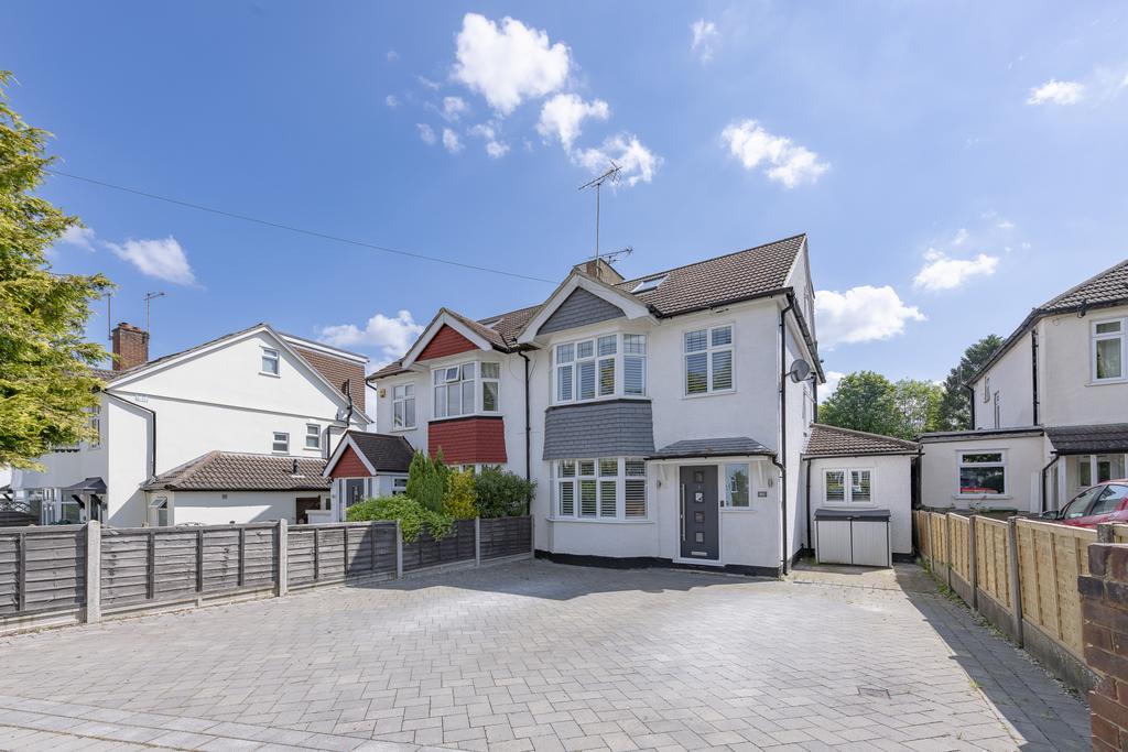 Stunning Four Bedroom on Markfield Road