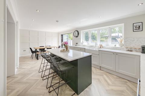 60 Markfield Road, Caterham, CR3 6RN