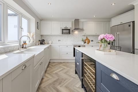 60 Markfield Road, Caterham, CR3 6RN