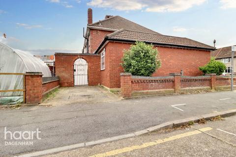 3 bedroom end of terrace house for sale, Porters Avenue, Dagenham