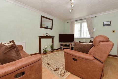 11 Aldington Close, Dagenham, RM8 1YQ