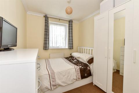 11 Aldington Close, Dagenham, RM8 1YQ